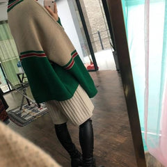 Suéter tipo cárdigan retro oversize de punto verde y beige