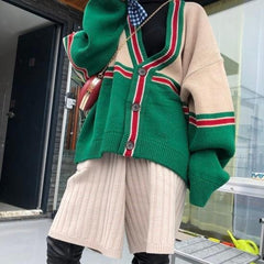 Suéter tipo cárdigan retro oversize de punto verde y beige