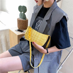 Bolso baguette con cadena acrílica y estampado a cuadros retro