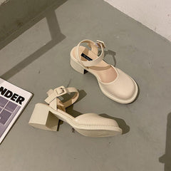 Retro Sommerästhetische Pu-Sandalen mit runder Zehenpartie und mittelhohem Absatz