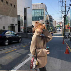 Suéter holgado de cuello alto y punto acanalado