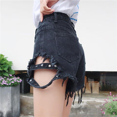 Pantalones cortos negros y azules con flecos de mezclilla rasgados