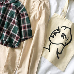 Camisa corta de manga corta con botones rojos y verdes a cuadros