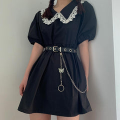 Cinturón negro con cadena punk y mariposa plateada