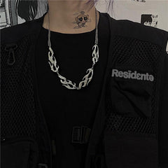 Collar de cadena de moda callejera con llamas plateadas
