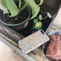 Funda brillante para iPhone con diseño de serpiente holográfica plateada