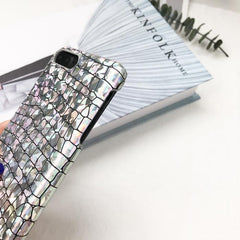 Funda brillante para iPhone con diseño de serpiente holográfica plateada