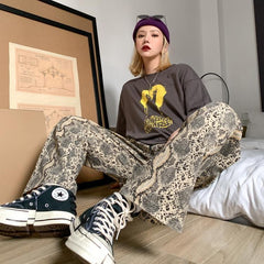 Übergroße Hose mit Schlangenmuster und elastischer Taille