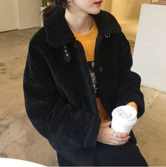 Weiche Plüsch-Manteljacke aus Kunstpelz mit hohem Kragen