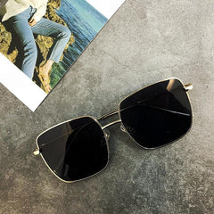 Sonnenbrille im Retro-Stil mit quadratischem Metallrahmen