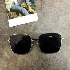 Sonnenbrille im Retro-Stil mit quadratischem Metallrahmen