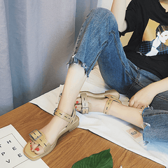 Sommerliche Sandalen mit offener Schnalle und minimalistischem Schwarz-Beige