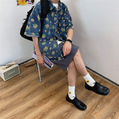 Camisa vaquera azul oversize con estampado de girasoles