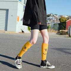 Calcetines acanalados hasta la rodilla con estampados coloridos de Teen Trend