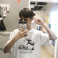 Camiseta holgada blanca y negra con estampado de la Gran Ola