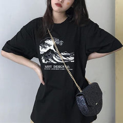 Camiseta holgada blanca y negra con estampado de la Gran Ola