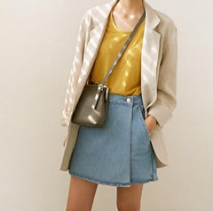 Dünne schwarze Schultertasche aus Leder