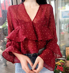 Blusa corta fina y elegante de verano en rojo, blanco y negro