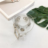 Transparenter ästhetischer Gummigürtel mit metallischen Löchern