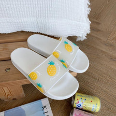 Transparente Sandalen aus Gummi mit Fruchtdruck in Schwarz und Weiß