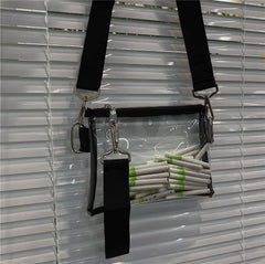 Bolso bandolera transparente con estética grunge