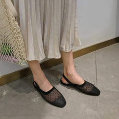 Transparente Sandalen mit offenem Absatz und schwarzen Punkten