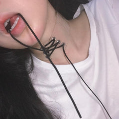 Transparentes breites Halsband aus Kunststoff mit Spitze