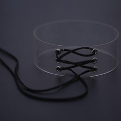 Transparentes breites Halsband aus Kunststoff mit Spitze