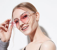 Gafas de sol modernas sin marco con forma de corazón y purpurina