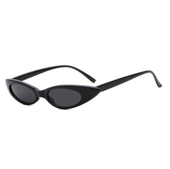 Trendy Sonnenbrille mit schmalem, spitzem Kunststoffrahmen