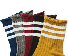 Calcetines deportivos de punto plano con triple raya blanca en el tobillo