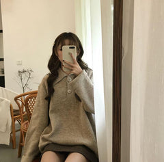 Strickpullover mit Umlegekragen und zwei Knöpfen