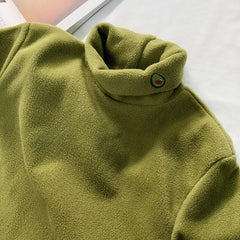 Camisa cálida de manga larga con cuello de tortuga y bonitos bordados