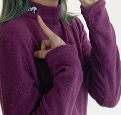 Camisa cálida de manga larga con cuello de tortuga y bonitos bordados