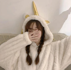 Pijama de una pieza de felpa blanca con capucha de unicornio, suave y estético