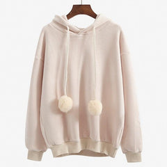 Übergroßer Kapuzenpullover aus Samt mit langen Ärmeln und Kragen sowie Plüschquasten