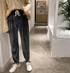 Pantalones oversize de terciopelo con doble raya blanca en los laterales