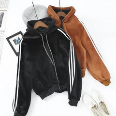 Samtiger, warmer, weicher Kapuzenpullover mit seitlichen Sportlinien in Schwarz und Khaki