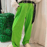 Pantalones holgados de cintura alta de pana con estética vintage