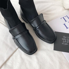 Botas mocasines negras mate estilo chica estética vintage