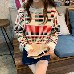 Suéter blanco y negro con rayas pequeñas estéticas vintage