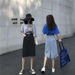 Falda midi vintage de mezclilla azul y negra con cintura alta y rasgada