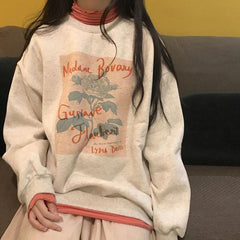 Rollkragen-Sweatshirt mit Vintage-Blumendruck + langer Chiffonrock