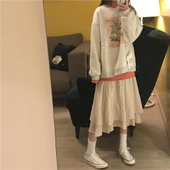 Rollkragen-Sweatshirt mit Vintage-Blumendruck + langer Chiffonrock