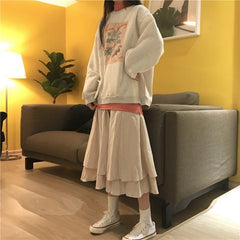 Rollkragen-Sweatshirt mit Vintage-Blumendruck + langer Chiffonrock