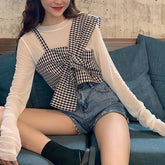 Grau kariertes Vintage-Oberteil + weißes transparentes Hemd