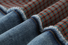 Chaqueta vaquera extragrande con costuras de cuadros escoceses