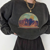 Loses Sweatshirt mit verwaschenem grauem Mountaints-Print im Vintage-Stil