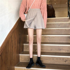 Warmer Faltenrock mit hoher Taille und versteckten Shorts