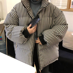 Warme, übergroße Oberbekleidung mit schwarz-weißem Karomuster und Reißverschluss